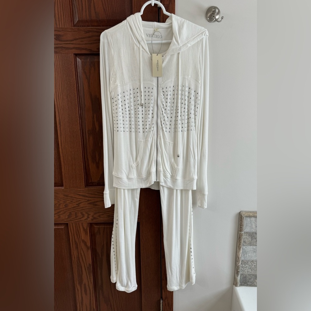 NWT VERTIGO PARIS Loungewear Tracksuit Sweat suit WHITE MEDIUM